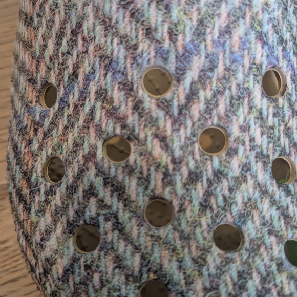 CROCS Chevron Pattern Tweed Pattern - Picture 3 of 8